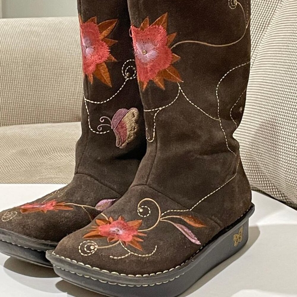 Alegria Vale Embroidered Brown Suede Boots Women's Size 8